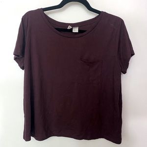 Large Women’s Slightly Cropped Basic Maroon Pocket Tee | H&M